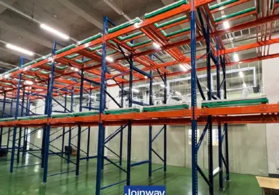 重型貨架，亦稱作重型架、大型倉儲架或重型料架，重型貨架的主要特點高度調節性高，依據倉儲容量進行調節。 選擇優質供應商『Joinway黃禾實業』，可以幫您規劃出最適合的重型貨架解決方案。